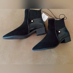 New Liz Claiborne black boots size 8